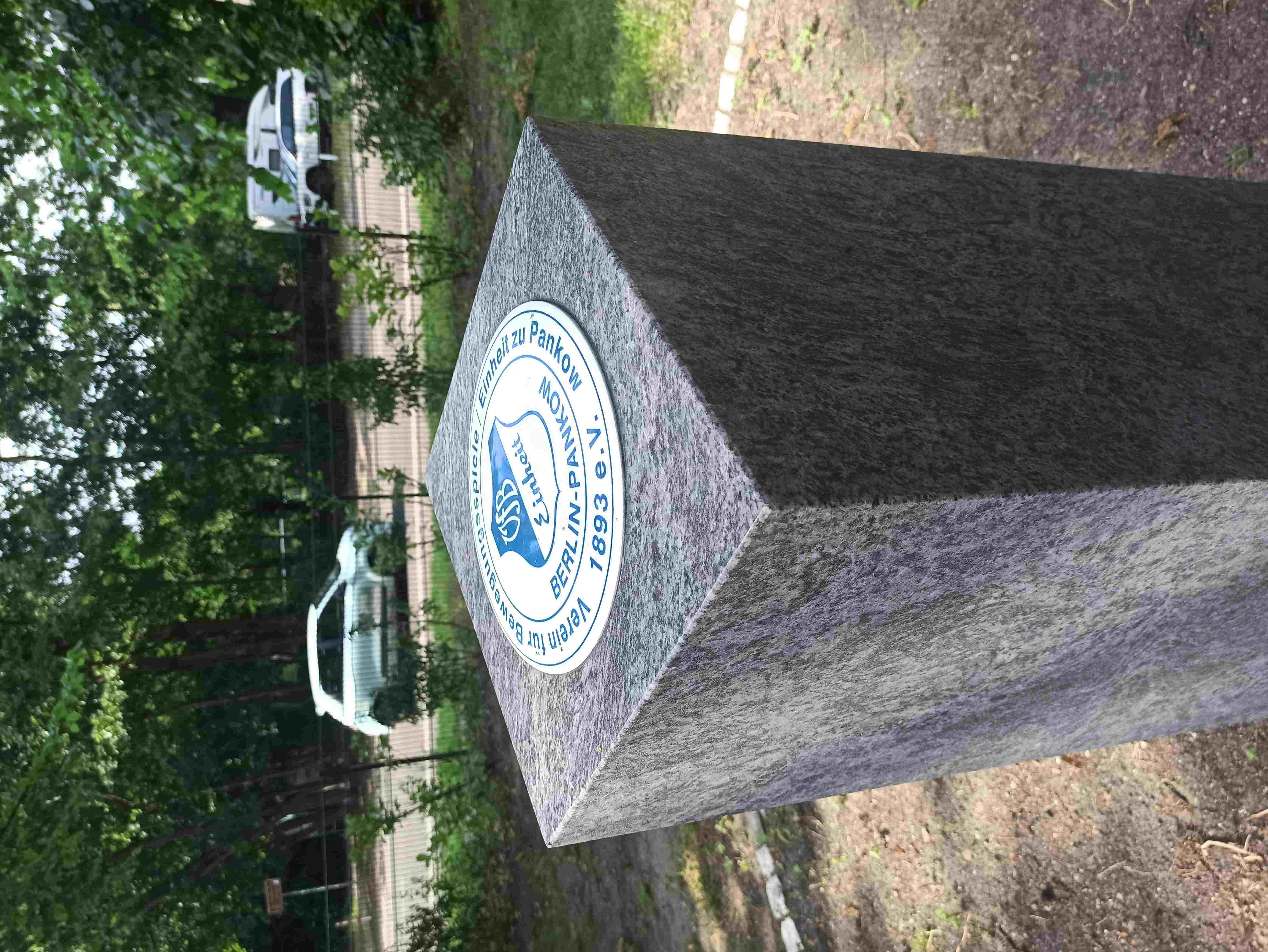 Stehle mit Wappen.jpg